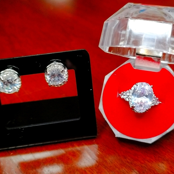 💖Gorgeous 925 Silver and White Sapphire set of Ring and Earrings size 7 - Picture 1 of 11